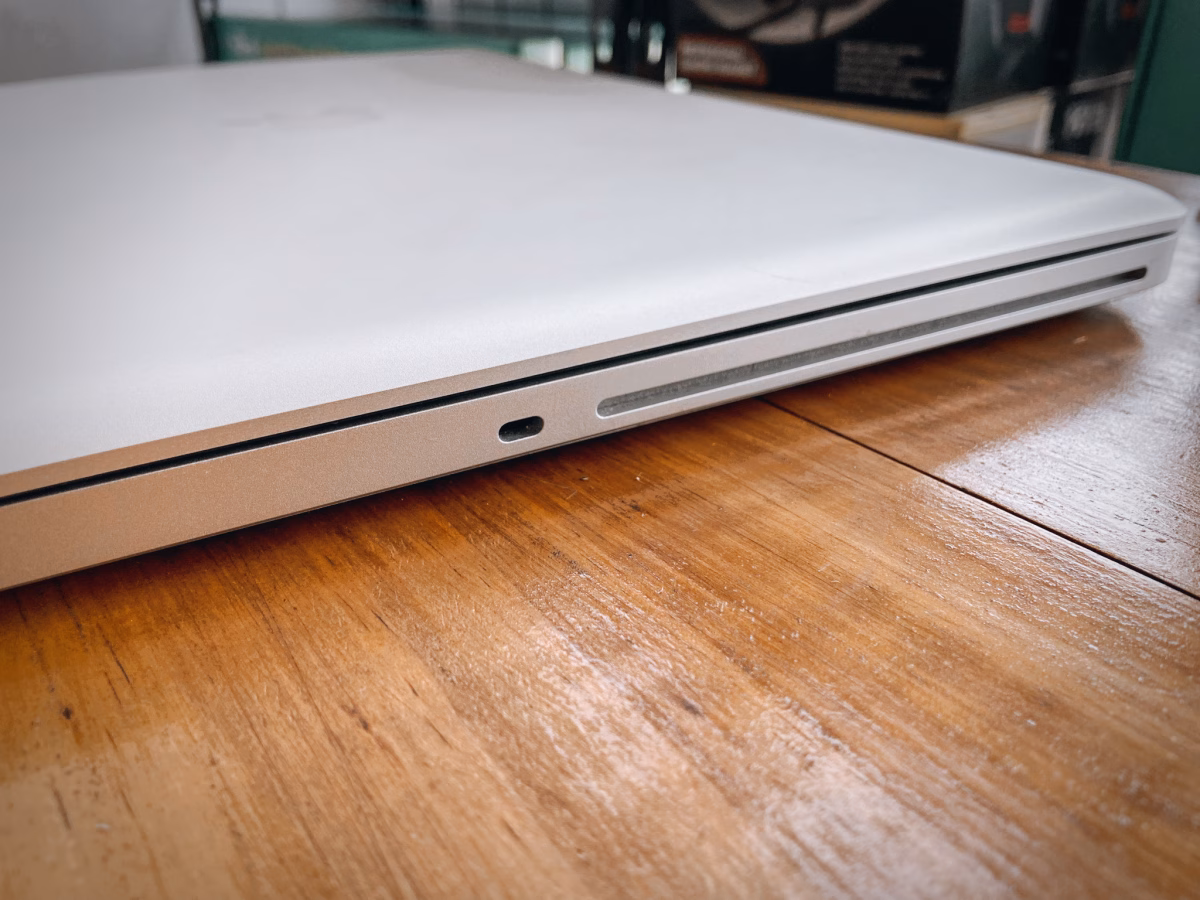 MACBOOK PRO 17" | EARLY 2009 | DISCO DURO 240GB | USADO - Imagen 6