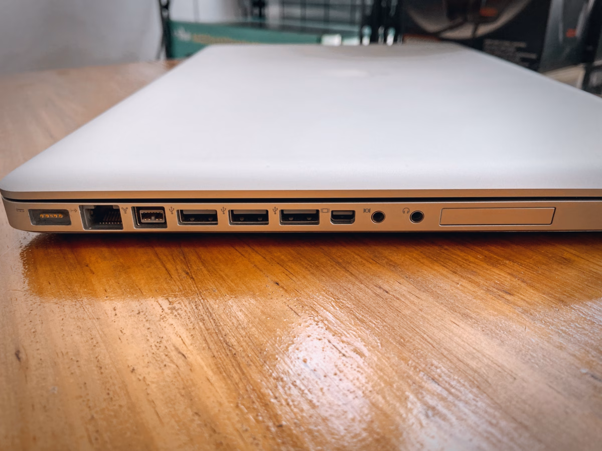 MACBOOK PRO 17" | EARLY 2009 | DISCO DURO 240GB | USADO - Imagen 5