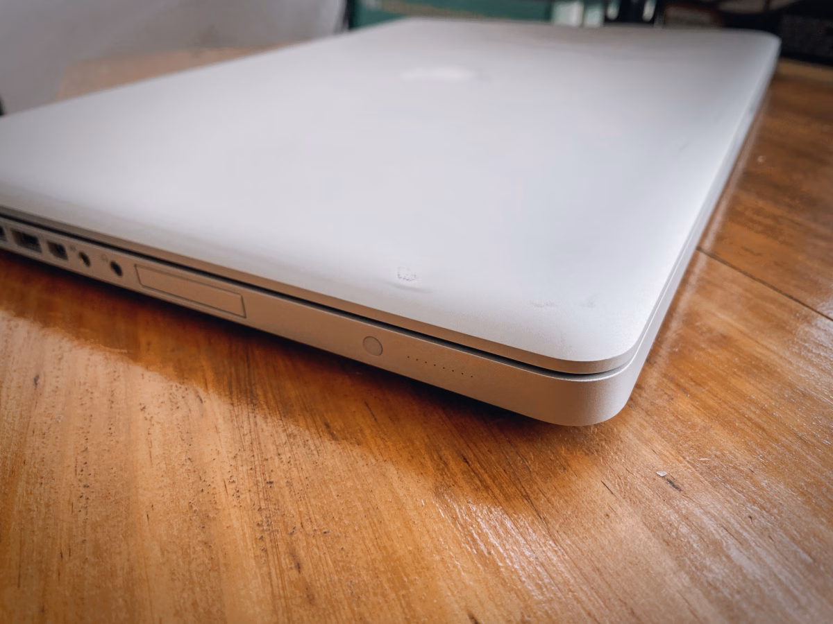 MACBOOK PRO 17" | EARLY 2009 | DISCO DURO 240GB | USADO - Imagen 4