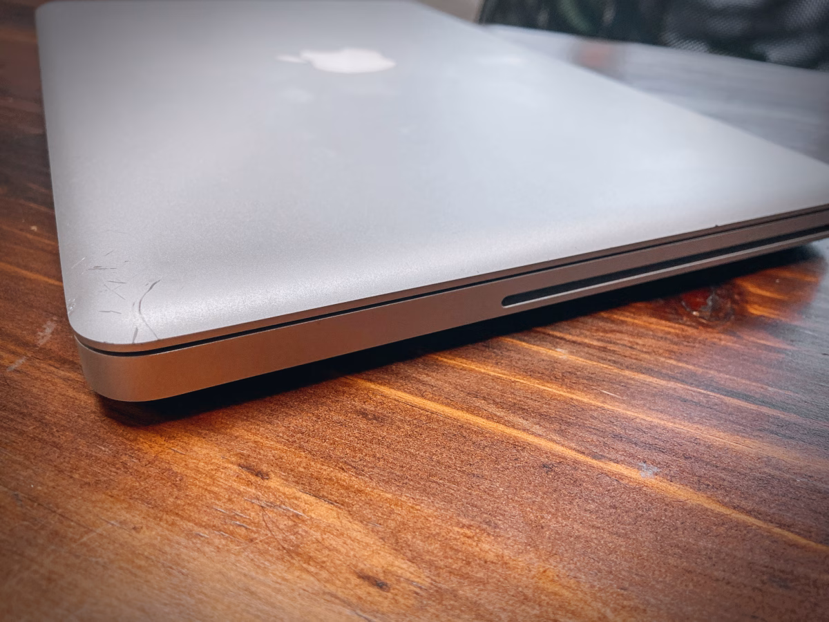 MACBOOK PRO 13" | LATE 2008 | DISCO SSD 240GB | 4GB RAM | USADO - Imagen 4