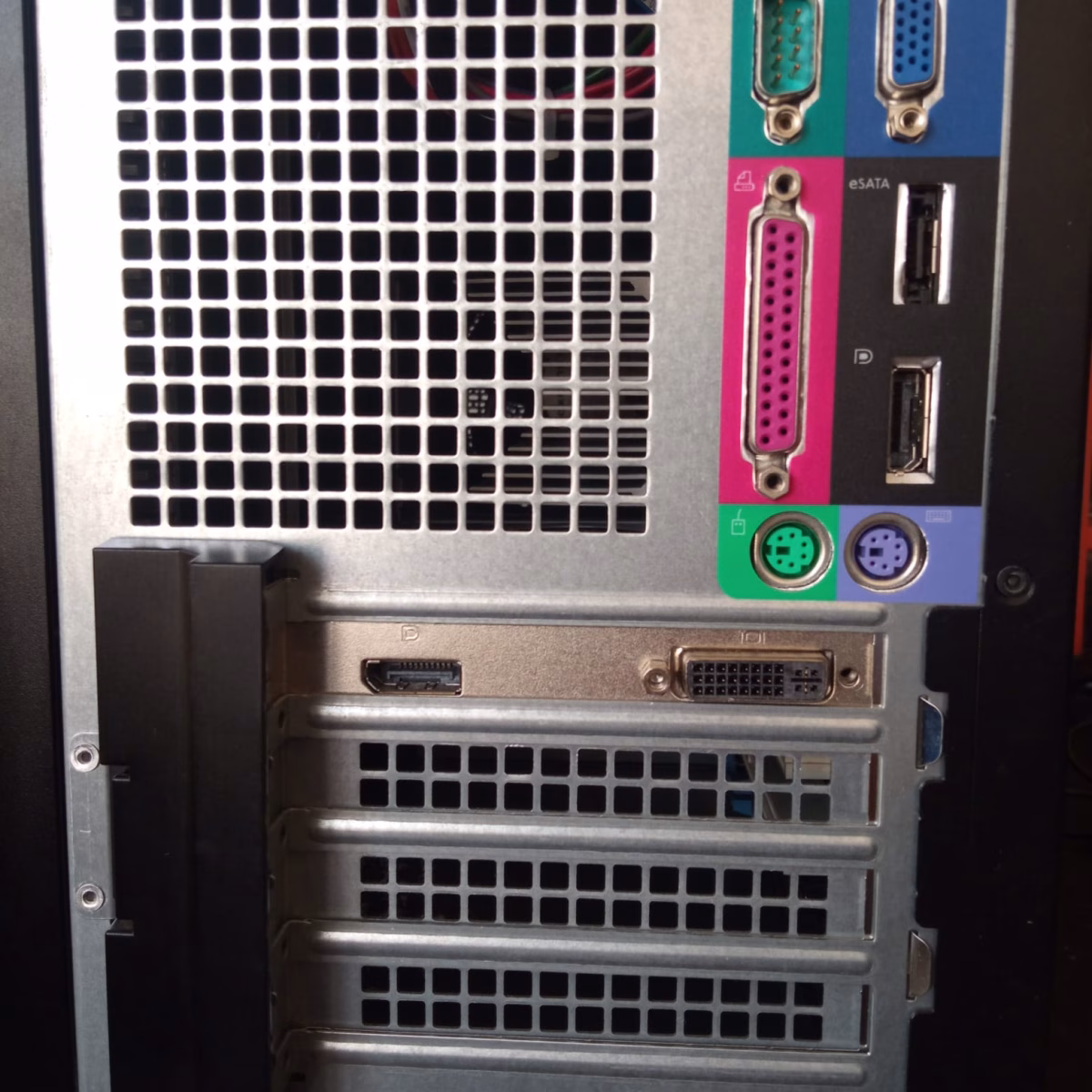 Computador DELL OPTIPLEX 980 | Intel i5 de 1ra Gen. | 8GB RAM | Disco 128Gb SSD + 250GB HDD | Tarjeta de video GeForce GT330 de 1 GB | Renovado - Imagen 6