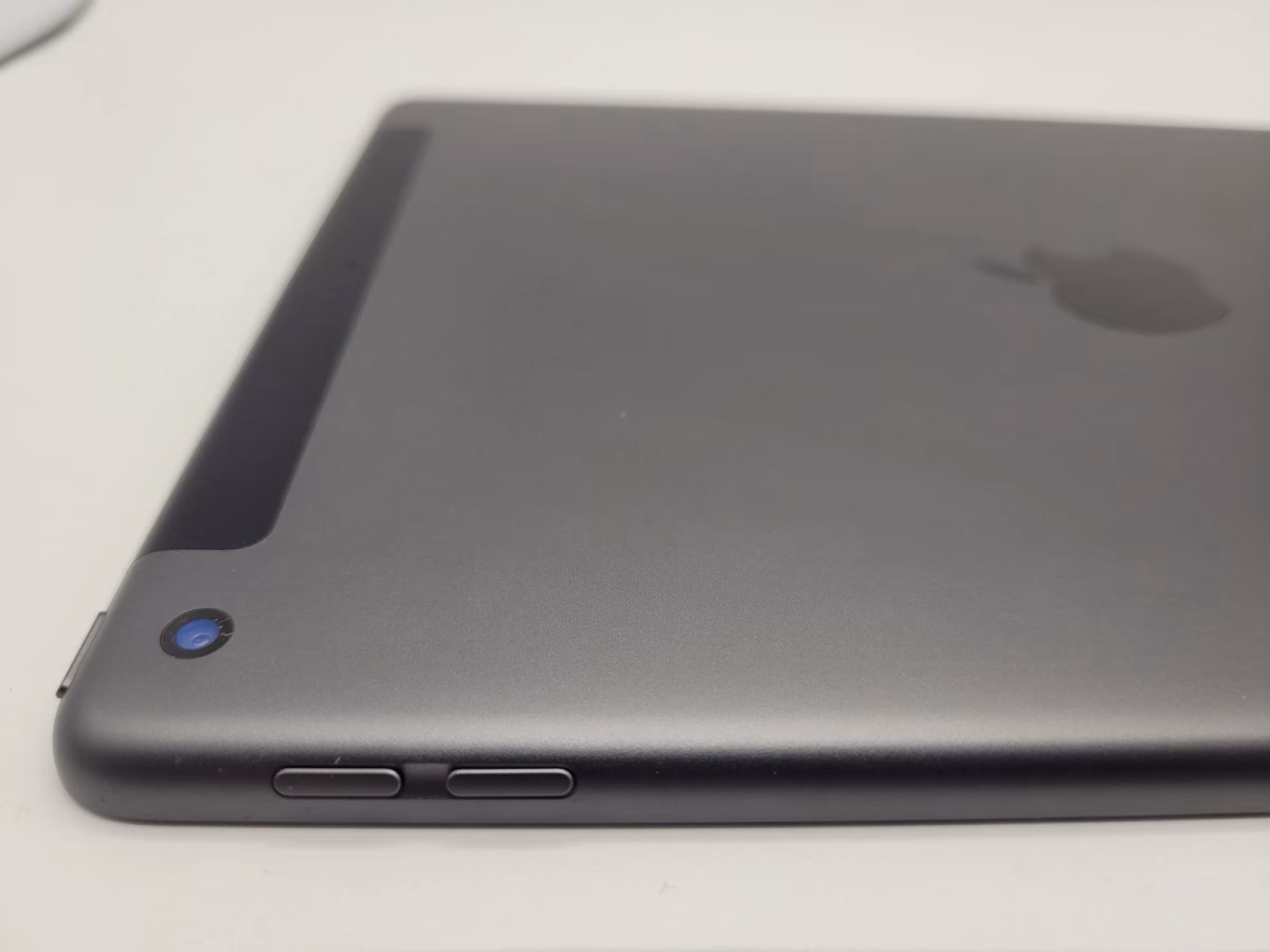 Apple iPad (6th Gen) 9.7pul -  A1954 -  128GB Factory Unlocked B+ Space Grey - WIFI + 4G | RENOVADO - Imagen 4